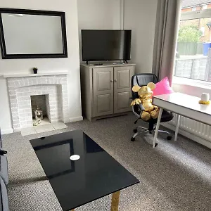  Holiday home Mauds House- 3 Bed & 2 Bath With Double Drive United Kingdom